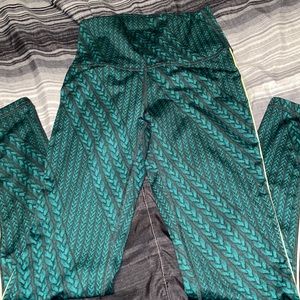 Ladie’s Aerie Fleece Lined Green Leggings Size Med